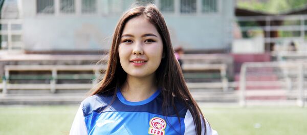 Обладательница титула Мисс футбол 2016 Карина Уразова. Архив - Sputnik Кыргызстан