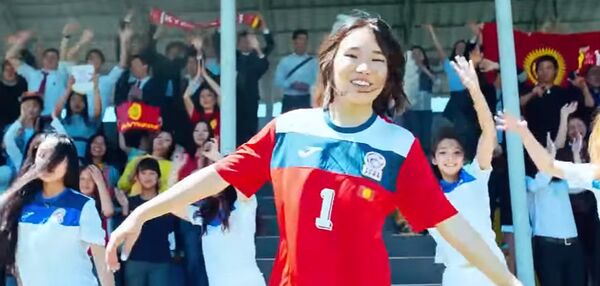 Юная певица Айыма Аильчиева презентовала клип про сборную по футболу - Sputnik Кыргызстан