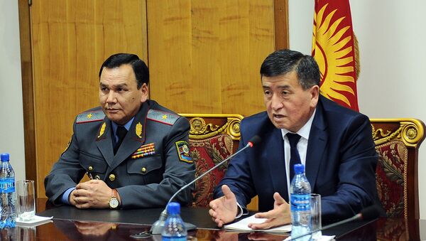 Премьер министр КР Сооронбай Жээнбеков и и.о. министра внутренних дел Кашкар Жунушалиев - Sputnik Кыргызстан