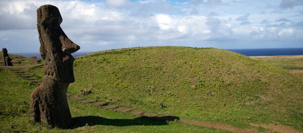 Истуканы на острове пасхи. Архивное фото - Sputnik Кыргызстан
