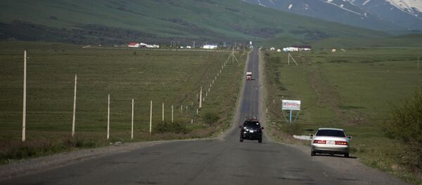 Автомобили на трассе Бишкек — Ош. Архивное фото - Sputnik Кыргызстан