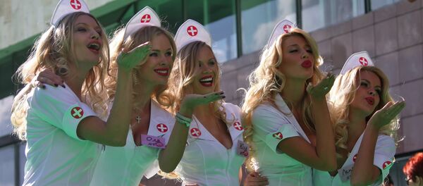 Девушки блондинки. Архивное фото Девушки блондинки. Архивное фото - Sputnik Кыргызстан