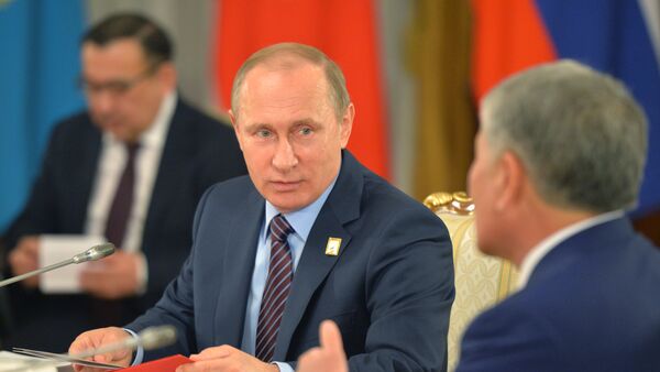 Глава России Владимир Путин и президент Кыргызстана Алмазбек Атамбаев во время встречи - Sputnik Кыргызстан