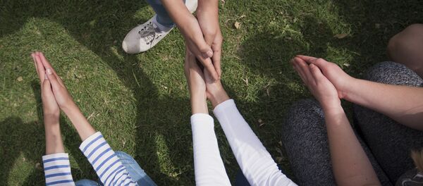 Ойноп жаткан балдар. Архив - Sputnik Кыргызстан