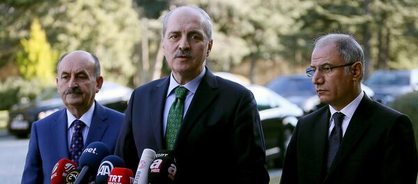 Түркиянын вице-премьери Нуман Куртулуштун архивдик сүрөтү Түркиянын вице-премьери Нуман Куртулуштун архивдик сүрөтү - Sputnik Кыргызстан