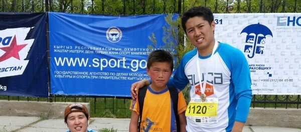 Школьник Бекжан Кармышаков случайно пробежавший полумарафон на Иссык-Куле - Sputnik Кыргызстан