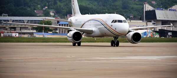 Самолет в аэропорту. Архивное фото - Sputnik Кыргызстан