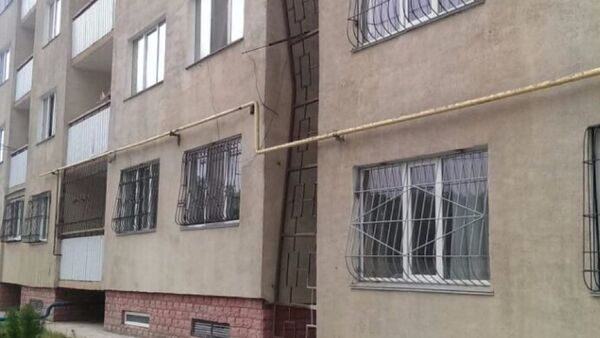 Стена накренившегося девятиэтажного жилого дома в Казахстане - Sputnik Кыргызстан