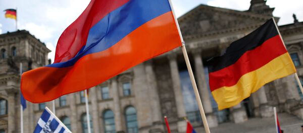 Флаги Армении и Германии перед зданием Рейхстага в котором находится парламент Бундестага Германии. Архивное фото Флаги Армении и Германии перед зданием Рейхстага в котором находится парламент Бундестага Германии. Архивное фото - Sputnik Кыргызстан