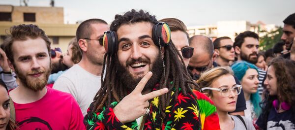 Акция за легализацию марихуаны в Тбилиси - Sputnik Кыргызстан