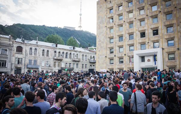 Не сажай! — акция-концерт под таким названием прошла у здания правительства в Тбилиси, в ходе которой 14 неправительственных организаций потребовали декриминализировать употребление наркотиков - Sputnik Кыргызстан