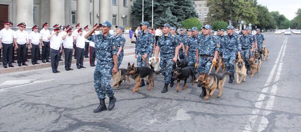 Бишкек гарнизонундагы милиция кызматкерлеринин даярдыгы Бишкек гарнизонундагы милиция кызматкерлеринин даярдыгы - Sputnik Кыргызстан