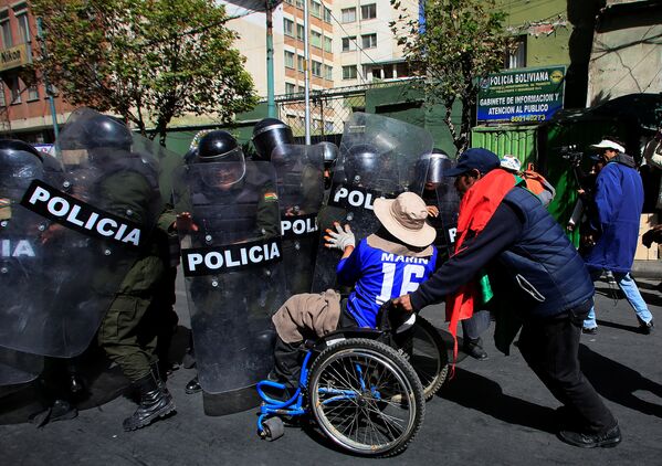 Акция протеста людей с ограниченными возможностями в Эль-Альто, Боливия - Sputnik Кыргызстан