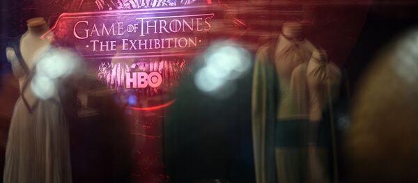 Выставка, посвященная телевизионному популярному телесериалу Игра престолов в Лувре в Париже. Архивное фото - Sputnik Кыргызстан