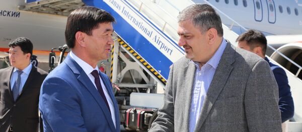 Вице премьер-министр Армении Ваче Габриелян и первый вице премьер КР Мухамметкалый Абулгазиев - Sputnik Кыргызстан