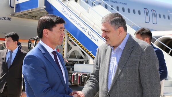 Вице премьер-министр Армении Ваче Габриелян и первый вице премьер КР Мухамметкалый Абулгазиев - Sputnik Кыргызстан