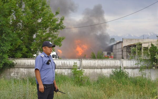 В Бишкеке взорвался бензовоз, сообщил очевидец через WhatsApp Sputnik Кыргызстан - Sputnik Кыргызстан