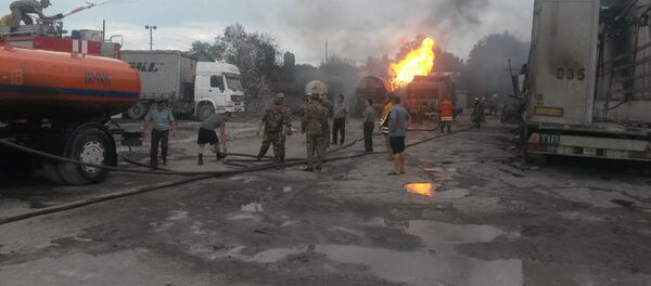 Өрт чыккан аймактагы ӨКМ кызматкерлери. Өрт чыккан аймактагы ӨКМ кызматкерлери. - Sputnik Кыргызстан