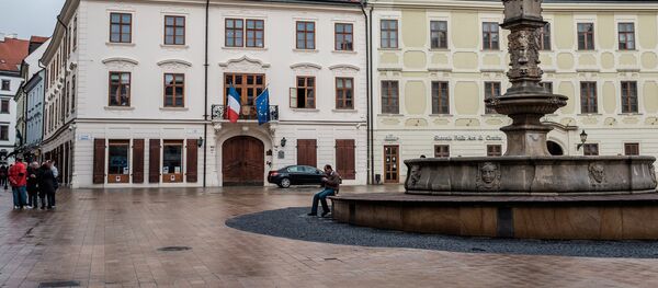 Фонтан Роланда на Главной площади в Братиславе. Архивное фото - Sputnik Кыргызстан