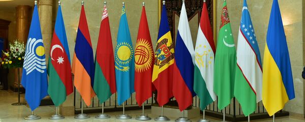 Флаги стран СНГ. Архивное фото Флаги стран СНГ. Архивное фото - Sputnik Кыргызстан