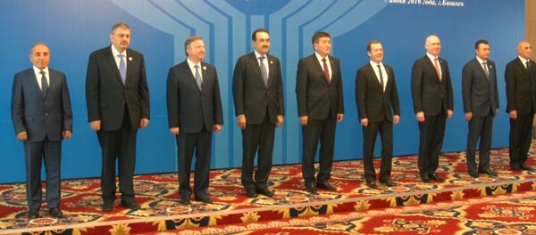 Жээнбеков КМШнын кийинки тагдыры жана эркин соода режими туурасында ай - Sputnik Кыргызстан