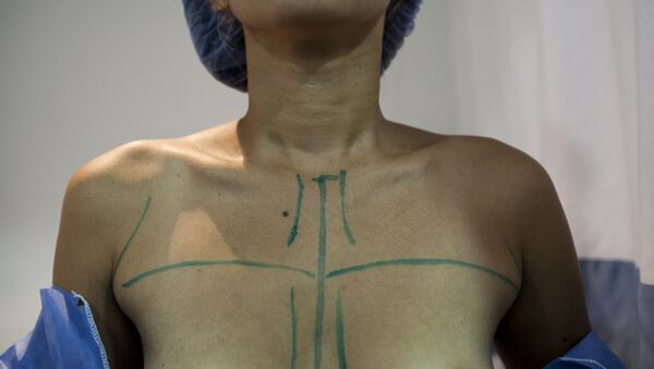 Операция на женской груди  - Sputnik Кыргызстан