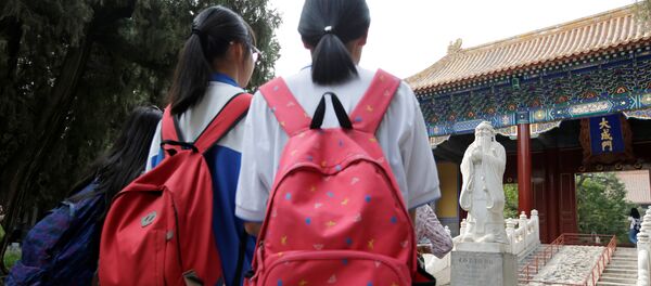 Школьницы в Китае. Архивное фото Школьницы в Китае. Архивное фото - Sputnik Кыргызстан