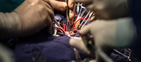 Архивное фото врачей во время операций - Sputnik Кыргызстан