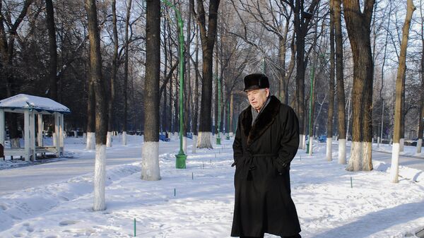 Последняя фотосессия писателя Чингиза Айтматова в КР - Sputnik Кыргызстан