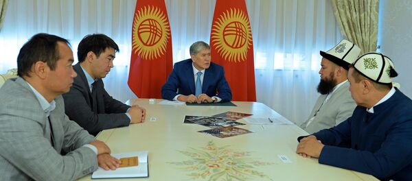 Президент КР Алмазбек Атамбаев высказался по законопроекту о джума-намазе и скандалу вокруг него - Sputnik Кыргызстан