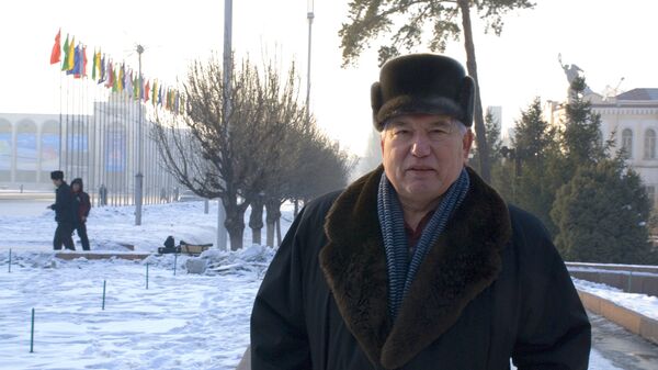 Писатель Чингиз Айтматов во время последней фотосессии в городе Бишкек. Архивное фото - Sputnik Кыргызстан