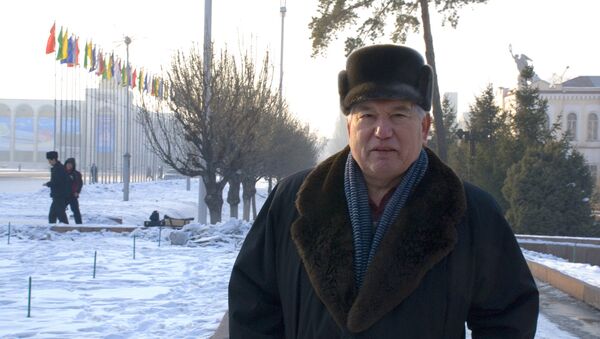 Писатель Чингиз Айтматов во время последней фотосессии в городе Бишкек. Архивное фото - Sputnik Кыргызстан