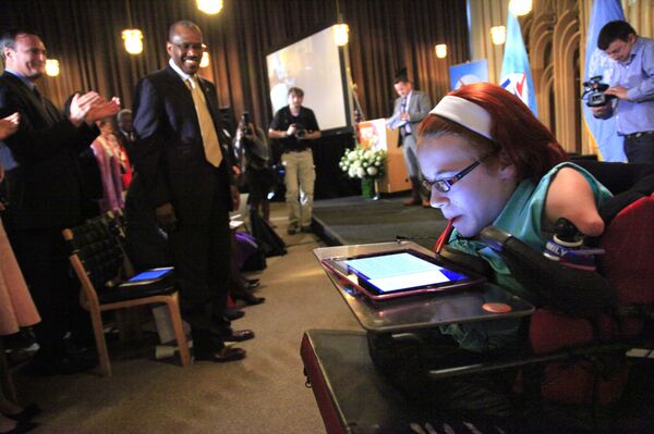 Родившаяся с синдромом тетраамелии (без конечностей) Джоанна О'Риордан - Sputnik Кыргызстан