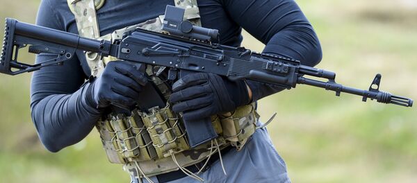 Демонстрационная стрельба из автомата АК-74М (5,45мм). Архивное фото - Sputnik Кыргызстан