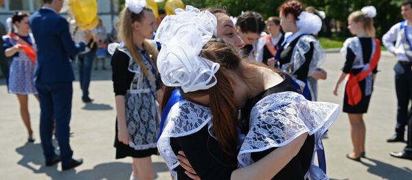 Празднование последнего звонка в школах России - Sputnik Кыргызстан