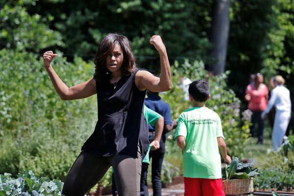 Сбор урожая в Белом доме в Вашингтоне, США Сбор урожая в Белом доме в Вашингтоне, США - Sputnik Кыргызстан