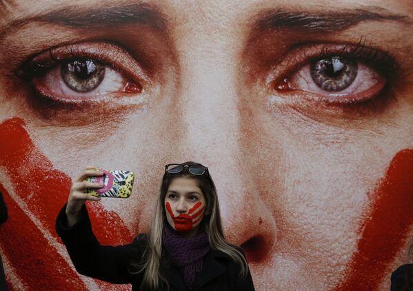 Акции протеста против насилия в отношении женщин в Бразилии - Sputnik Кыргызстан