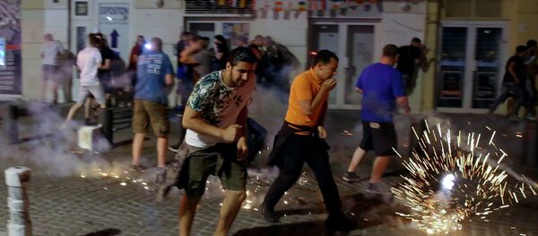 Франциянын Марсел шаарында Россия менен Англиянын командалары тең чыккандан кийин болгон жаңжал Франциянын Марсел шаарында Россия менен Англиянын командалары тең чыккандан кийин болгон жаңжал - Sputnik Кыргызстан