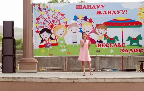 В столичном микрорайоне Асанбай прошел концерт в рамках празднования Дня России. - Sputnik Кыргызстан