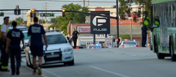 Полицейские на месте гей-клуба Pulse в Орландо, США. - Sputnik Кыргызстан