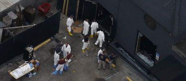 Эксперты на месте стрельбы в гей клубе в Орландо. Архивное фото - Sputnik Кыргызстан