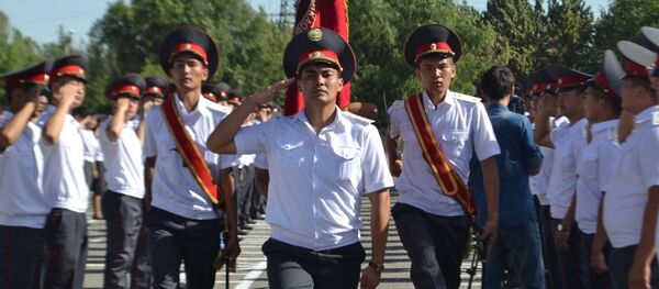 Выпусники на курсантов Академии МВД. Архивное фото - Sputnik Кыргызстан