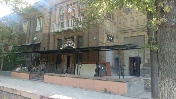 Незаконная пристройка у кафе по проспекту Эркиндик - Sputnik Кыргызстан