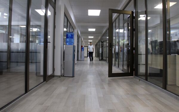 Результатом этих работ на сегодня являются современные офисы в формате Open Space, отличающиеся комфортабельностью, тепло- и энергоэффективностью. - Sputnik Кыргызстан