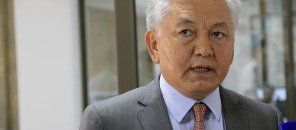 Депутат ЖК 6 созыва от фракции СДПК Иса Омуркулов. Архивное фото Депутат ЖК 6 созыва от фракции СДПК Иса Омуркулов. Архивное фото - Sputnik Кыргызстан