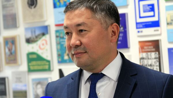 Депутат ЖК Канатбек Исаев во время открытия после капитального ремонта отдела в КТРК - Sputnik Кыргызстан