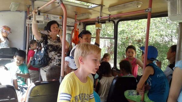 Акция Читающий троллейбус в Бишкеке - Sputnik Кыргызстан