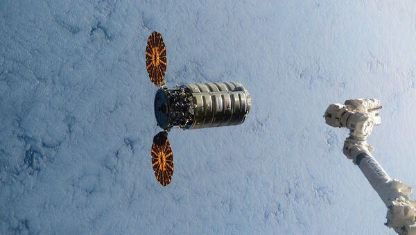 Грузовой корабль Cygnus приближается к МКС. Архивное фото - Sputnik Кыргызстан