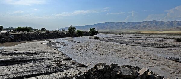 Размытие рекой Чу дороги Бишкек — Нарын — Торугарт - Sputnik Кыргызстан