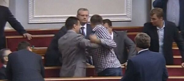 Депутаты Верховной рады подрались во время пленарного заседания Депутаты Верховной рады подрались во время пленарного заседания - Sputnik Кыргызстан